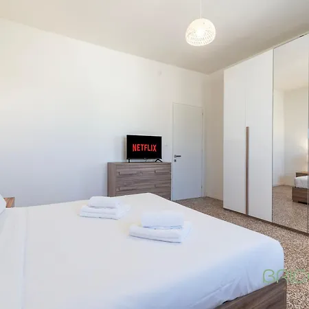 Cozy In Mestre By Bricola ונציה