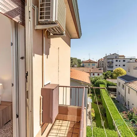 Cozy In Mestre By Bricola * ונציה